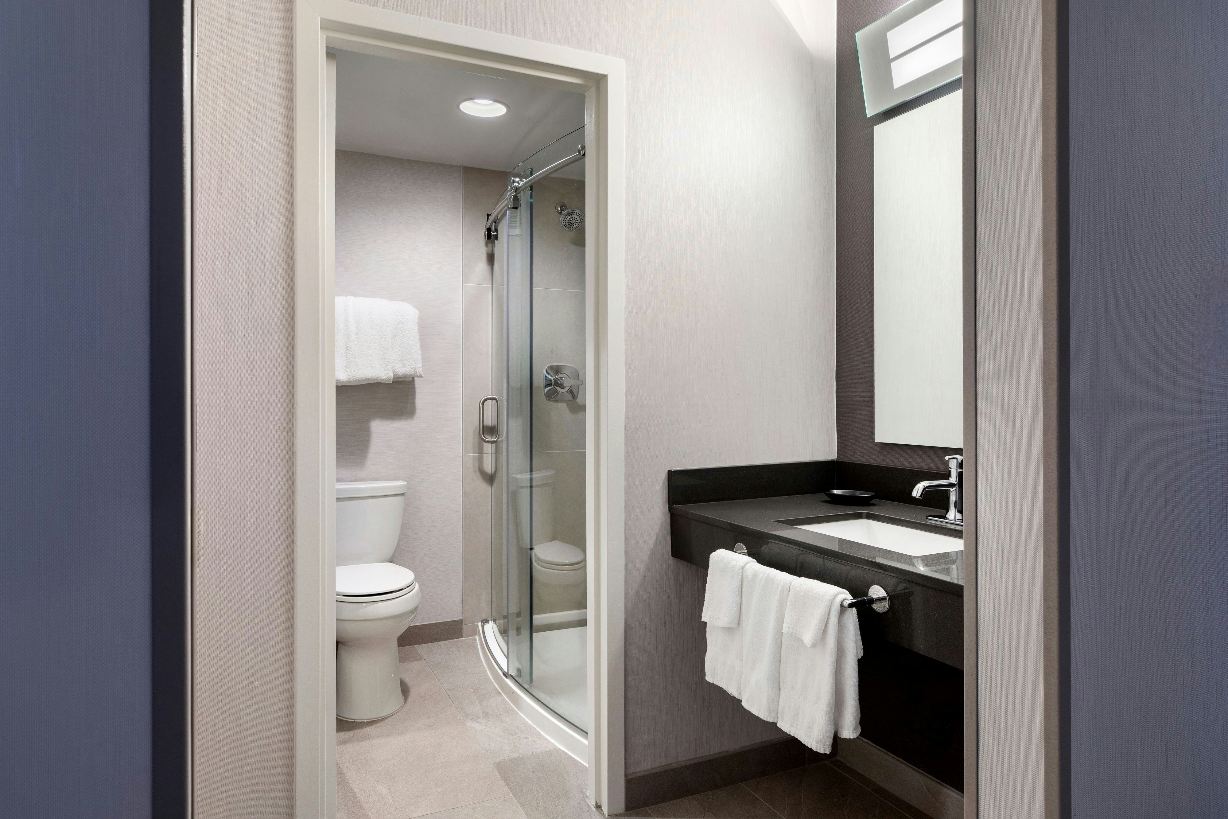Room, Courtyard Pittsburgh Airport 5/6