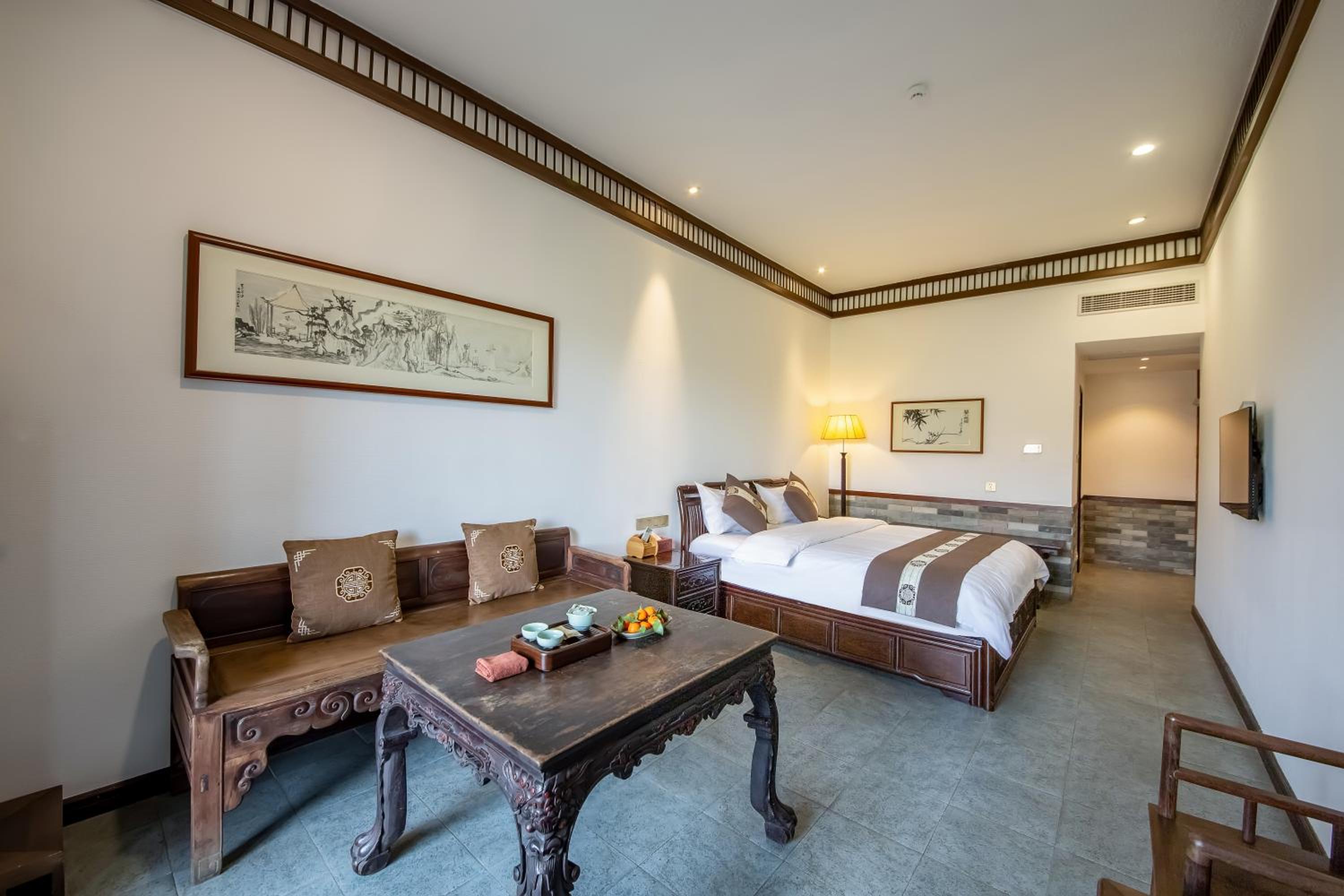 King Bed, Queen Bed