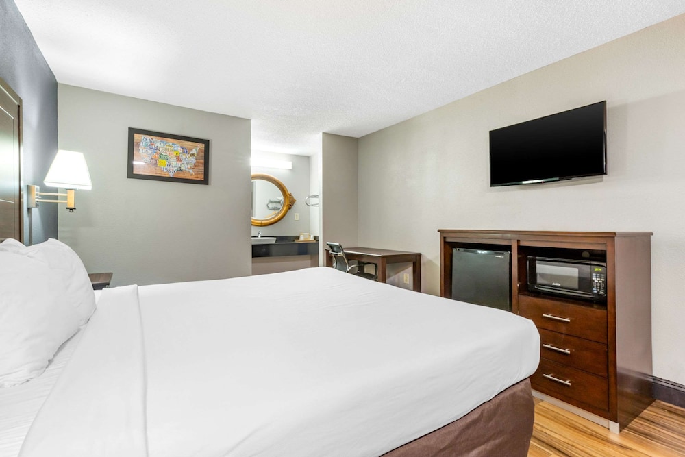Econo Lodge Rock Hill Northeast 11/23