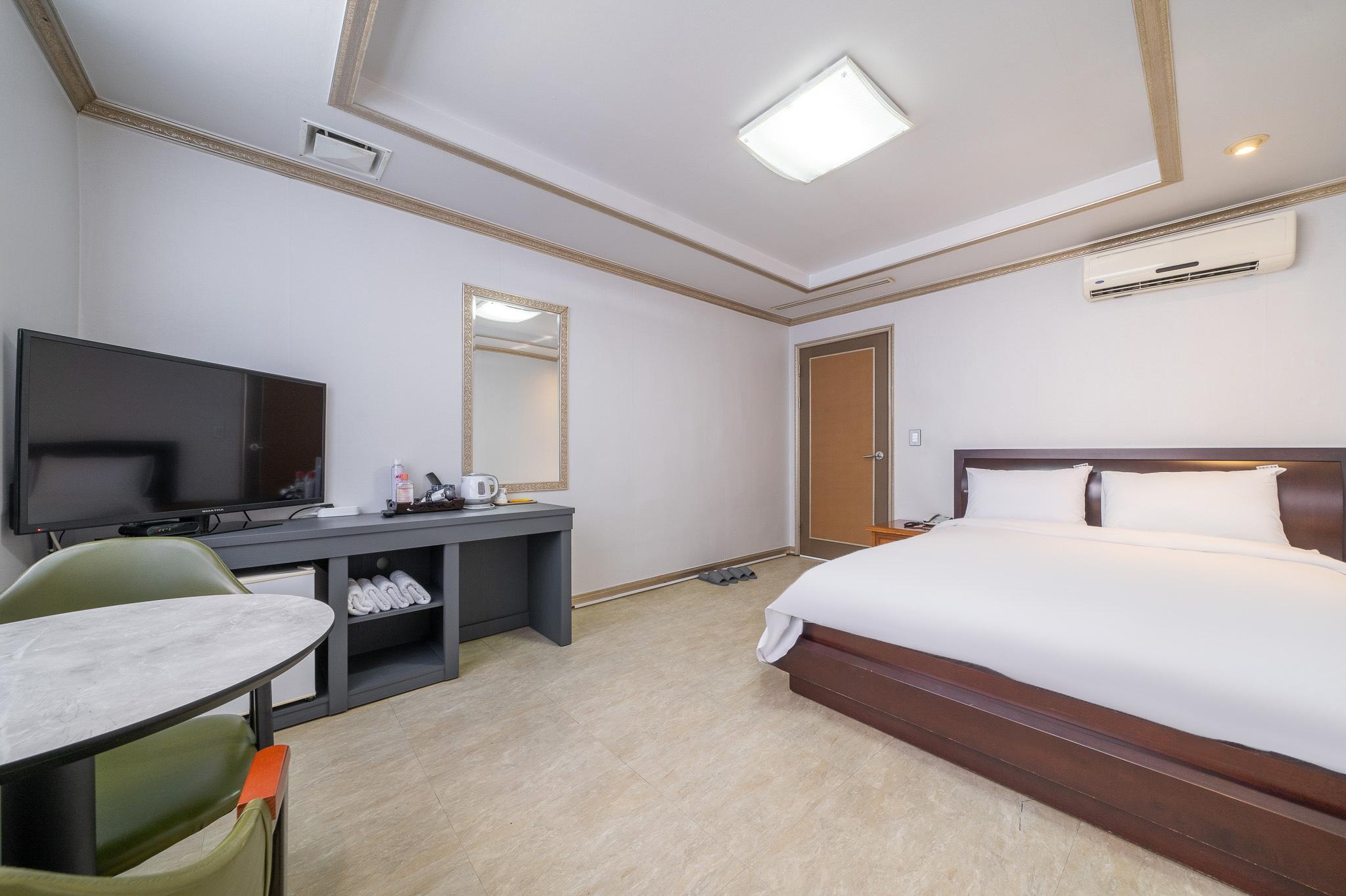 Jumunjin Hotel 16/26