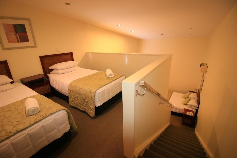 Fitzherbert Regency Motor Lodge 33/46
