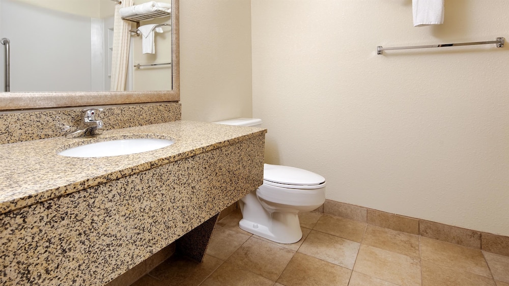 Deluxe Inn Wytheville 38/39