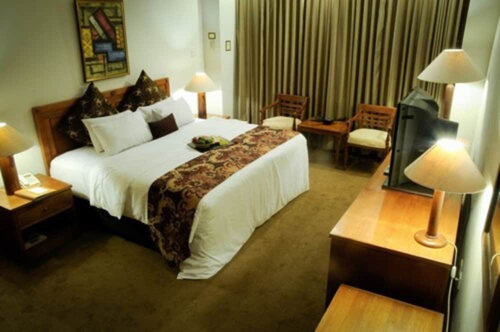MESRA BUSINESS & RESORT HOTEL 8/27