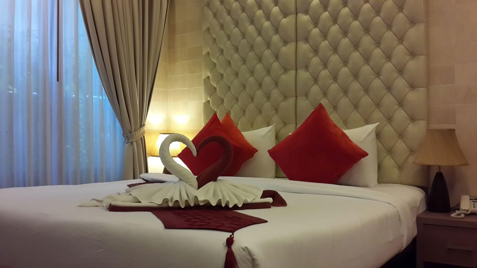Connecting, Double or Twin Bed