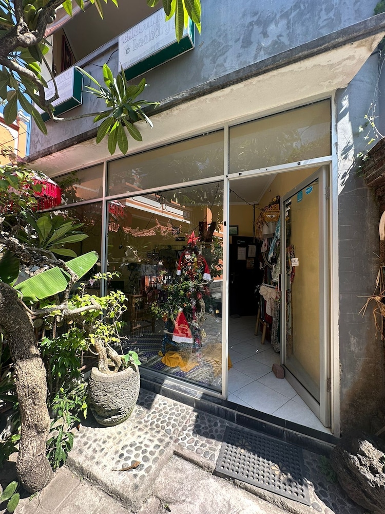 Sari Buana Bed Breakfast 11/62