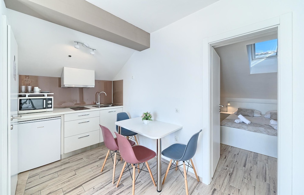 Stipe Aparthotel 65/81