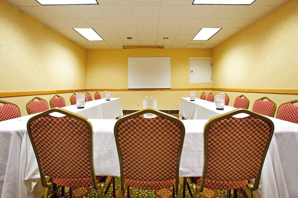 Candlewood Suites Grand Rapids Airport, an IHG Hotel 43/53