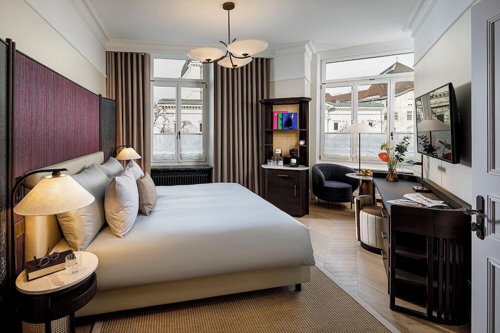 Ambassador, Plus, Superior, Twin Beds