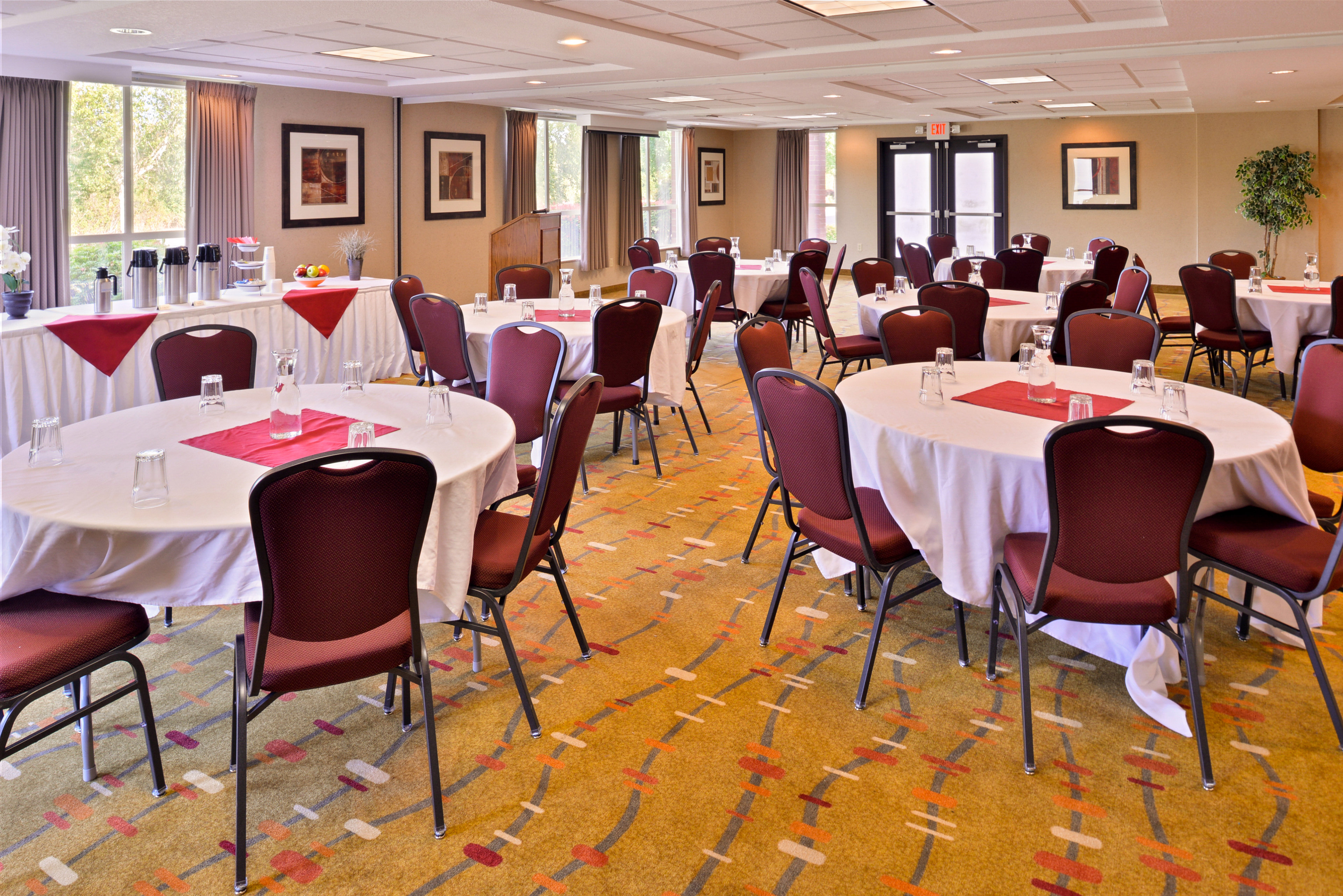 Holiday Inn Express Hotel And Suites Albany 36/52
