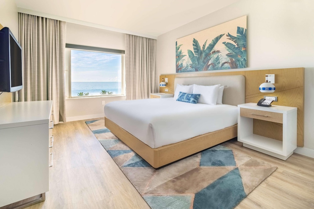 1 BEDROOM, SUITE, KING BED, OCEAN FRONT