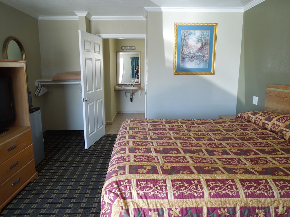 Castaway Motel 27/48