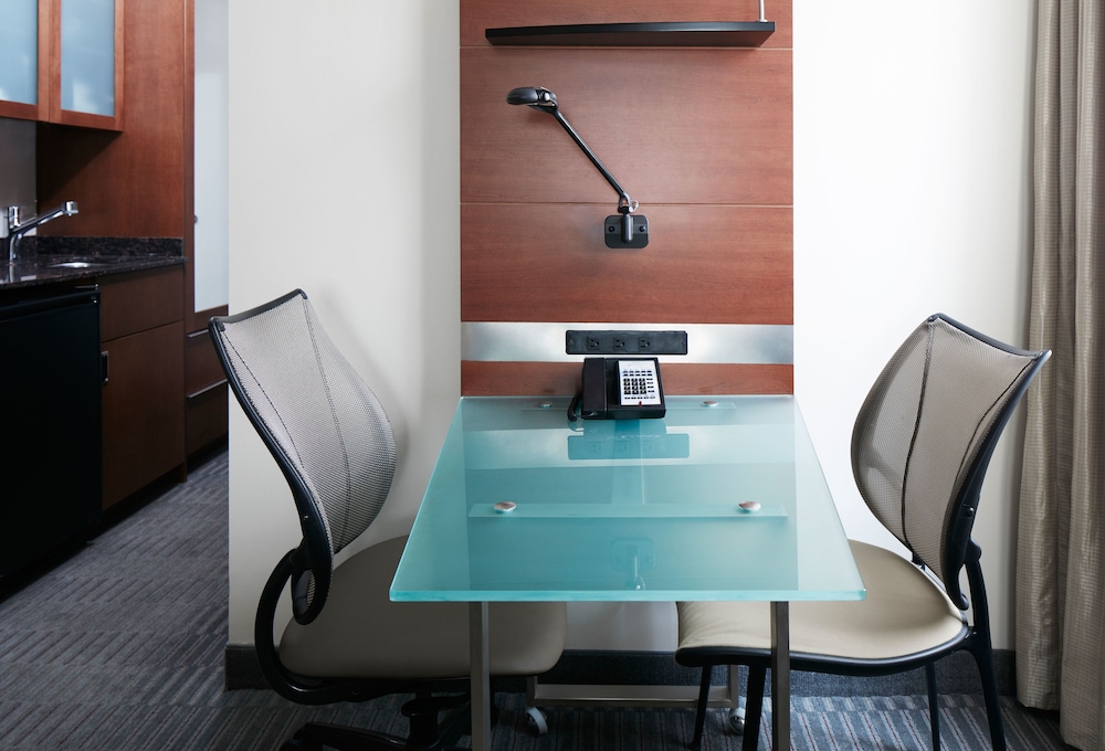 River Hotel 40/43