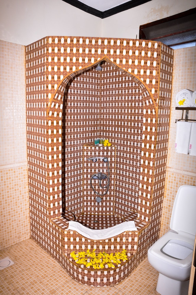 Forodhani Park Hotel 49/50