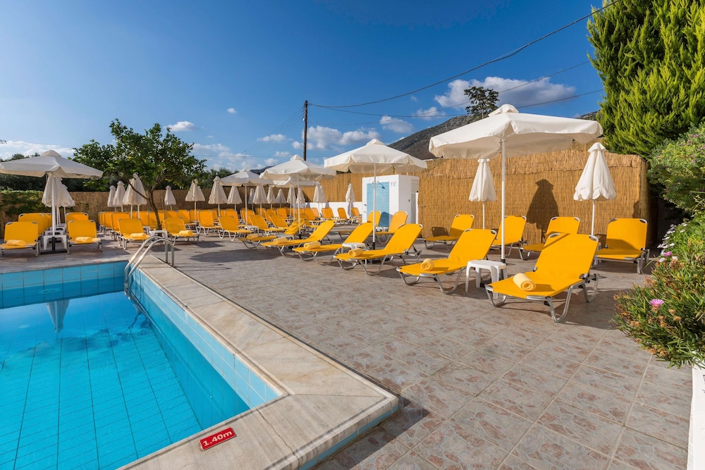 Sergios Hotel 52/63