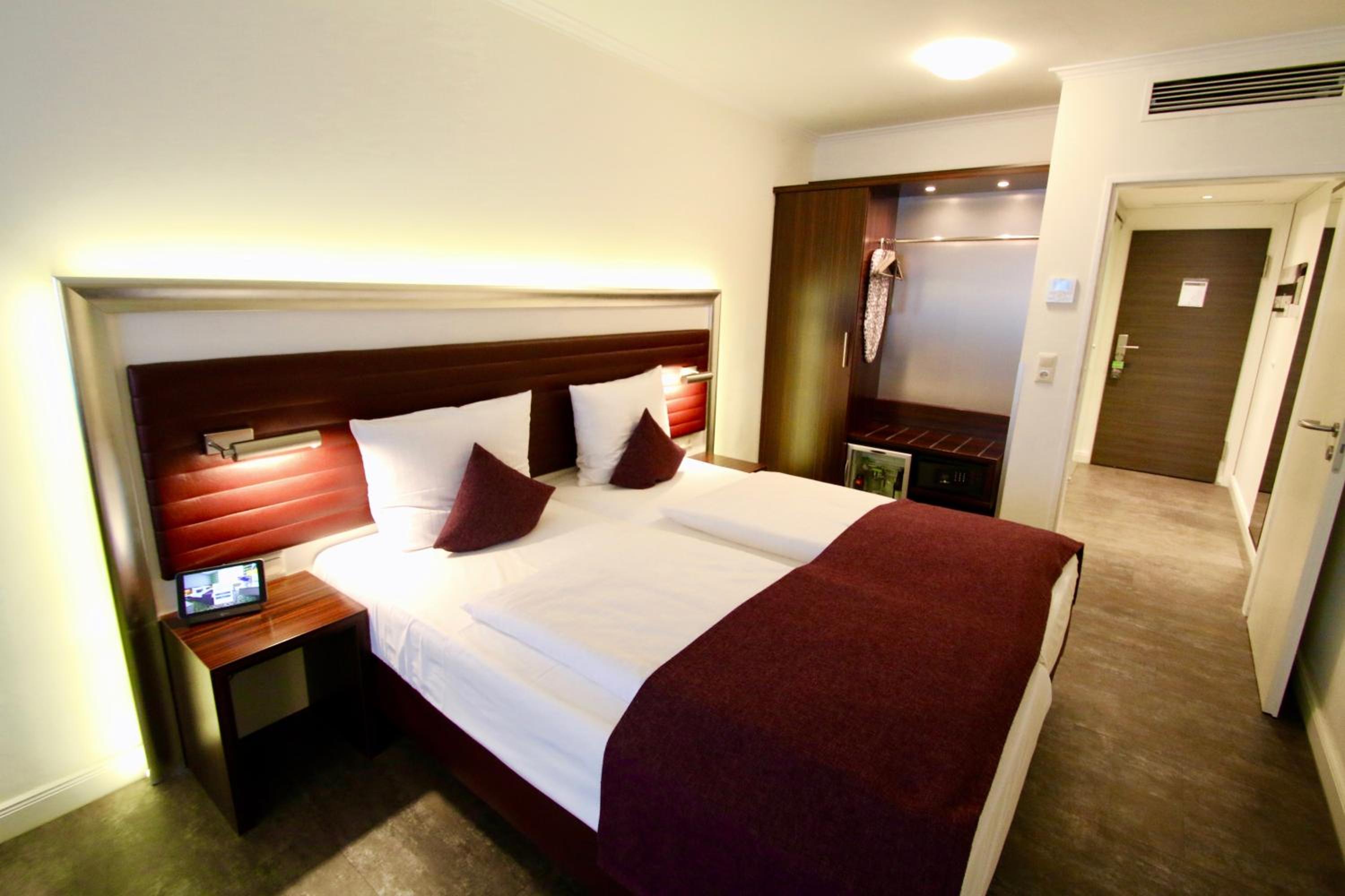 Deluxe, Queen Bed