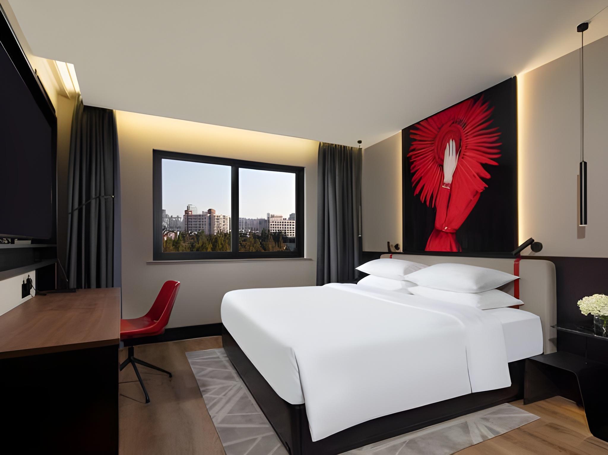 Luxury, Suite, Queen Bed, 2 Bathrooms, Living Area, Bathtub