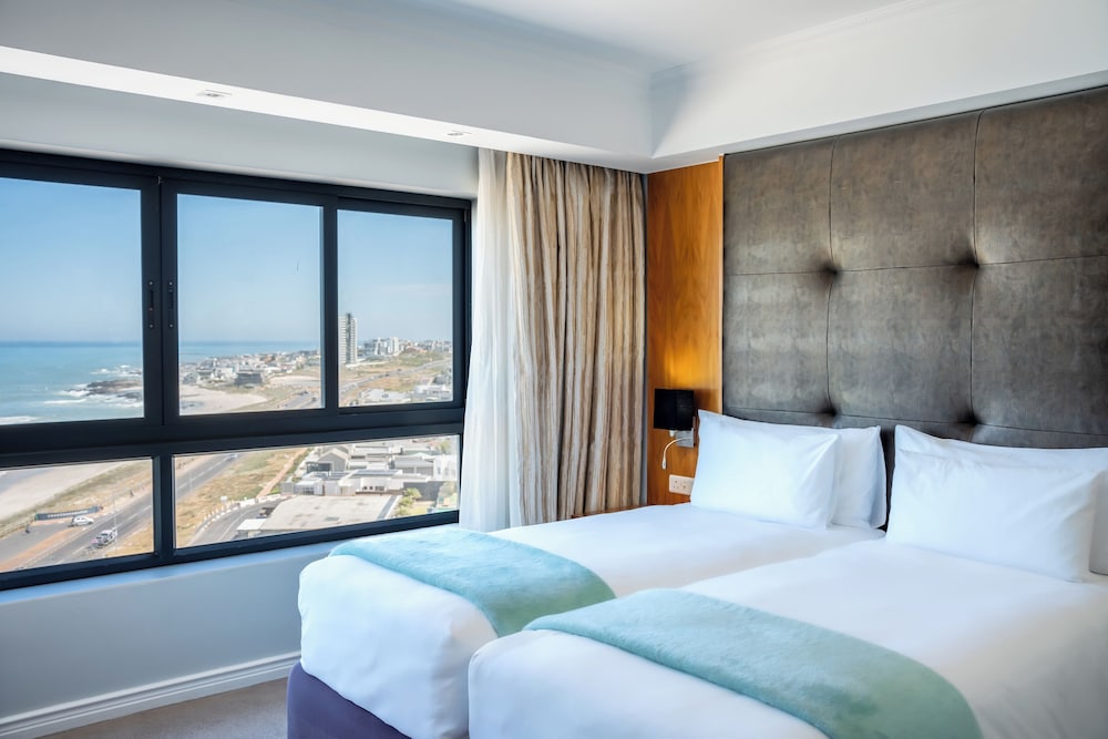 Mountain, Twin Beds, Sea View