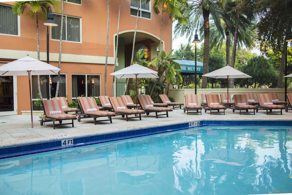 The Mutiny Hotel 4/50