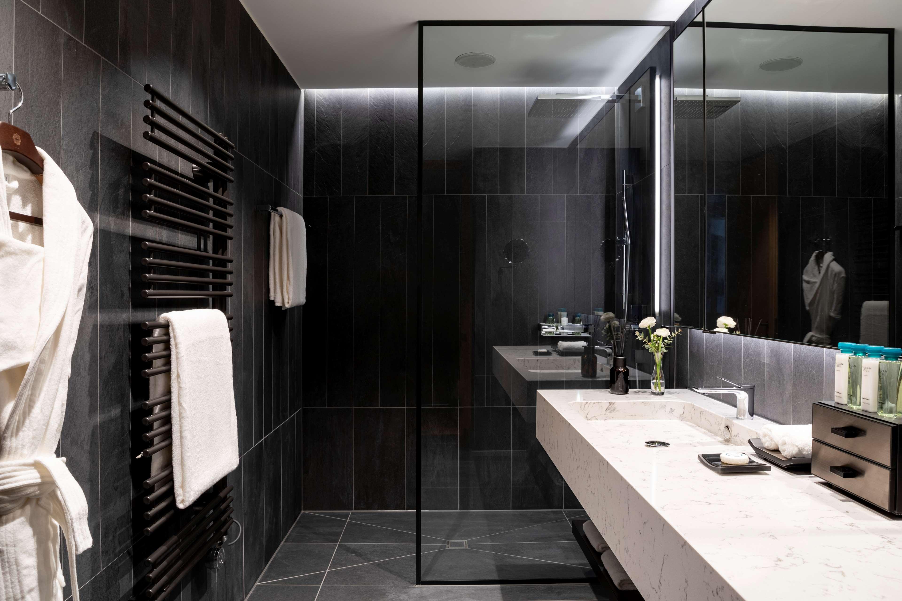 غرفة ديلوكس بسرير مزدوج، Kempinski Palace Engelberg 4/4