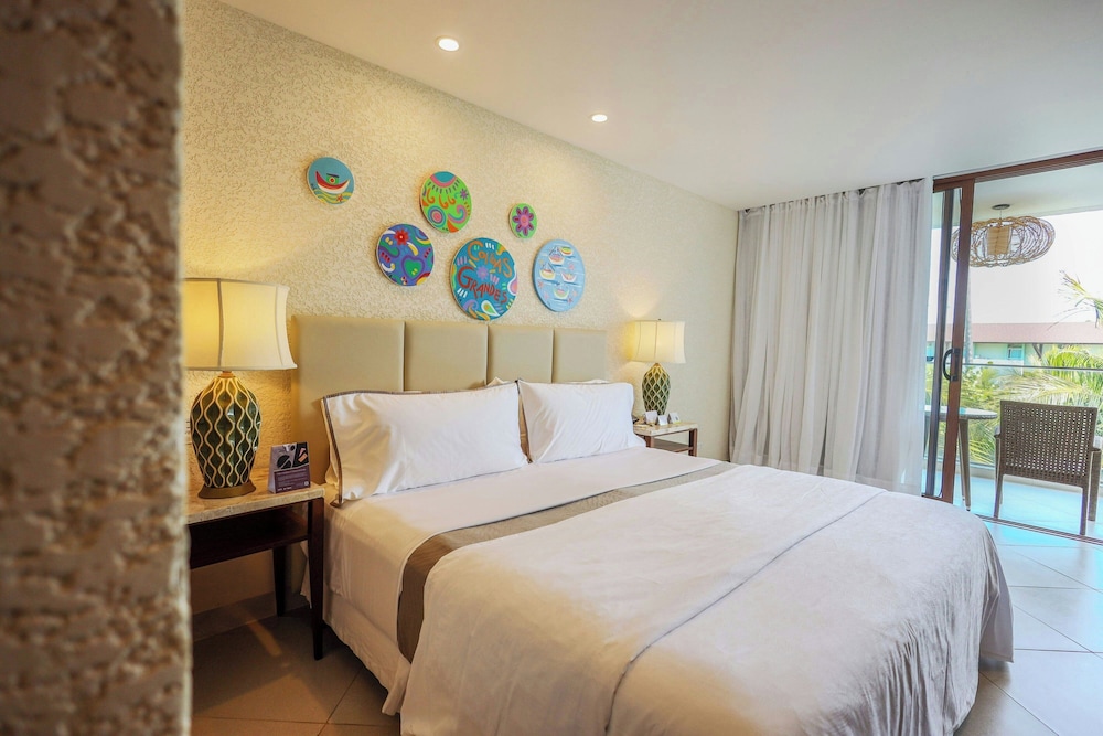 DELUXE, KING BED, GARDEN VIEW