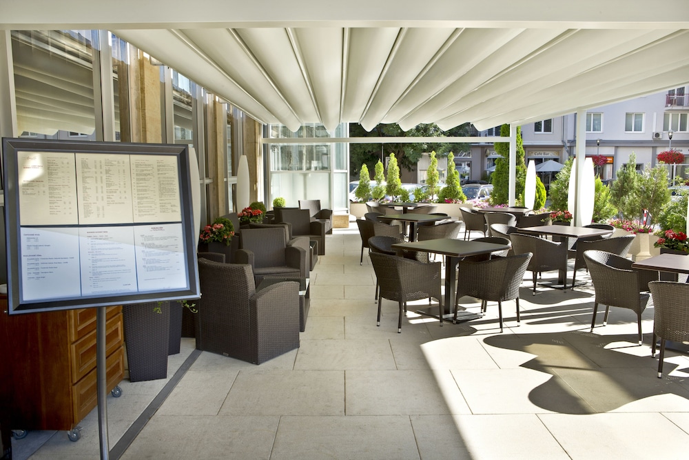 Apollo Hotel Bratislava 59/65