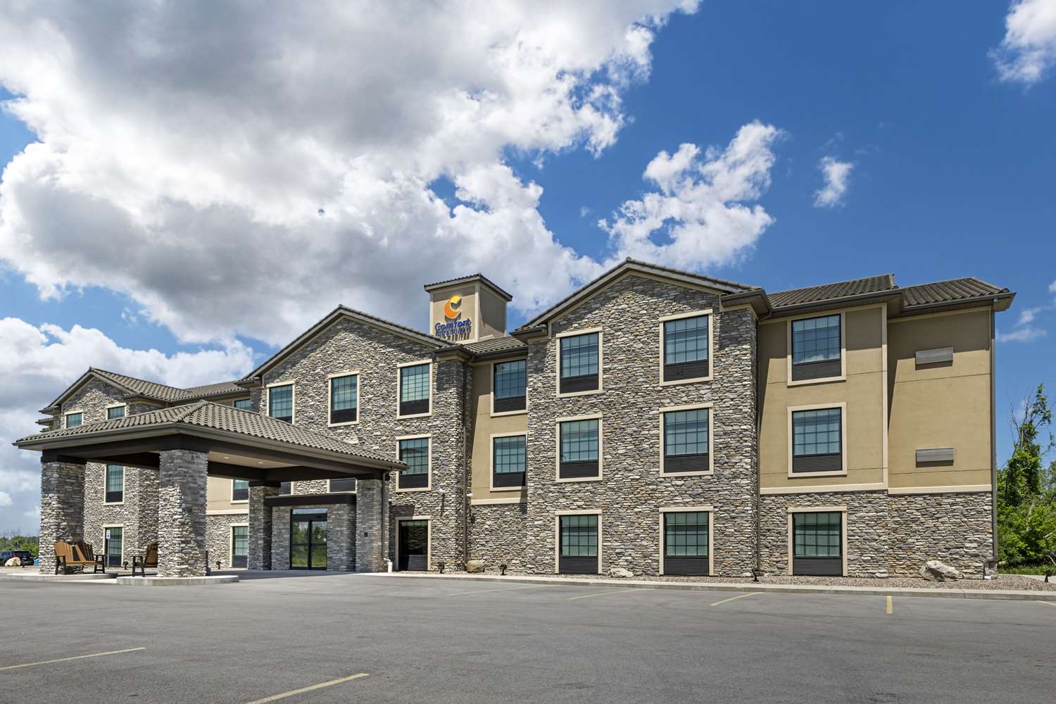Comfort Inn & Suites Medina NY near Erie Canal 3/23