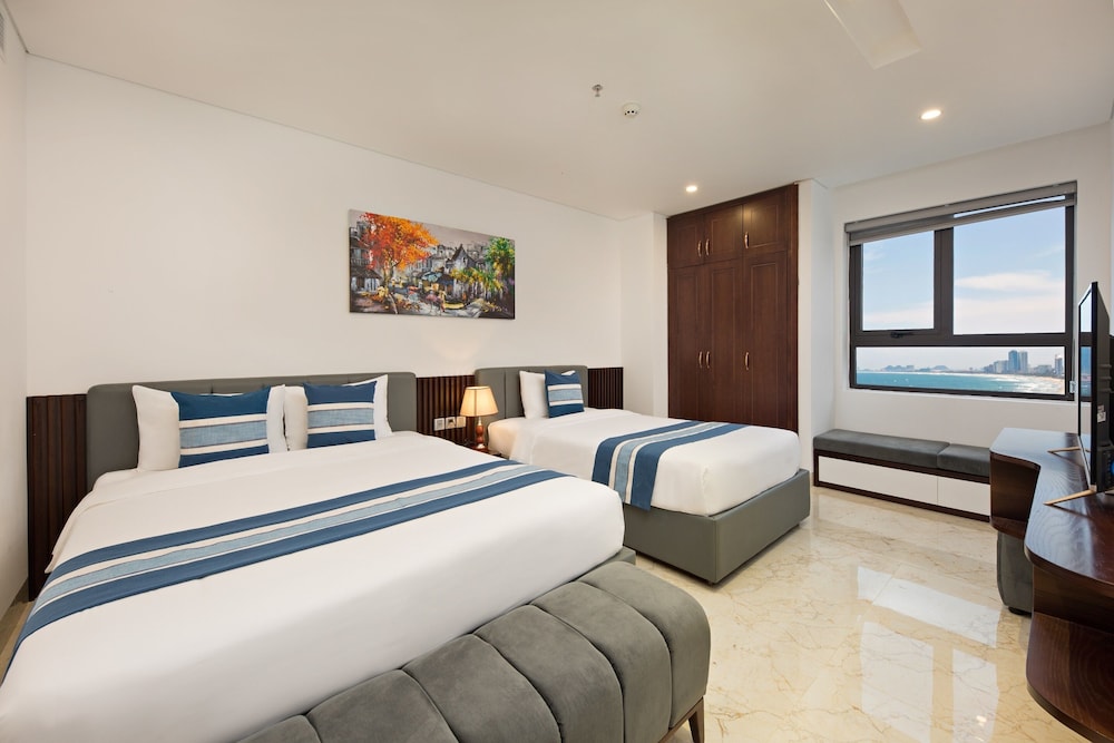 LUXURY, SUITE, OCEAN VIEW, BATHTUB
