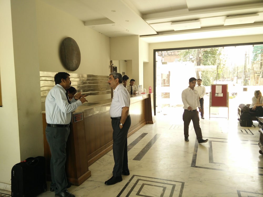 Surya Hotel 62/74