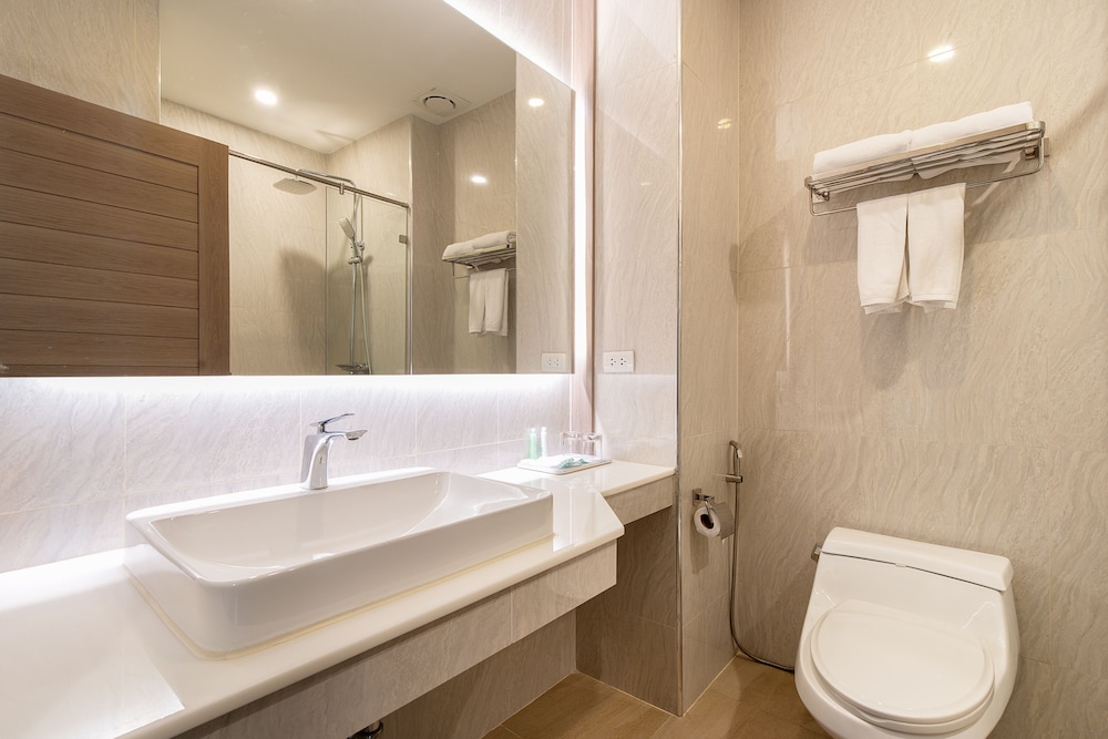 Crystal Srivaree Suvarnabhumi Hotel 48/49