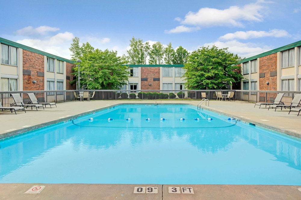 Motel6 Rock Hill, SC - Cherry Road in ROCK HILL - SC