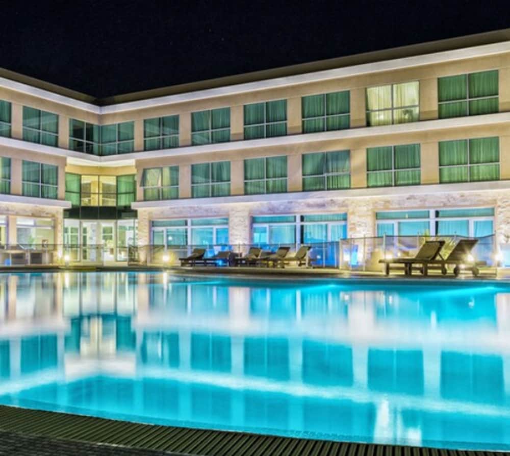 Howard Johnson by Wyndham Neuquen 4/25