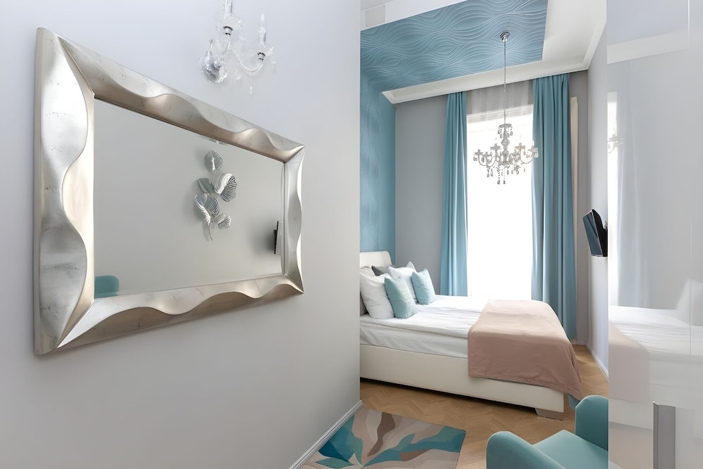 SUPERIOR, APARTMENT, KING BED, SOFA