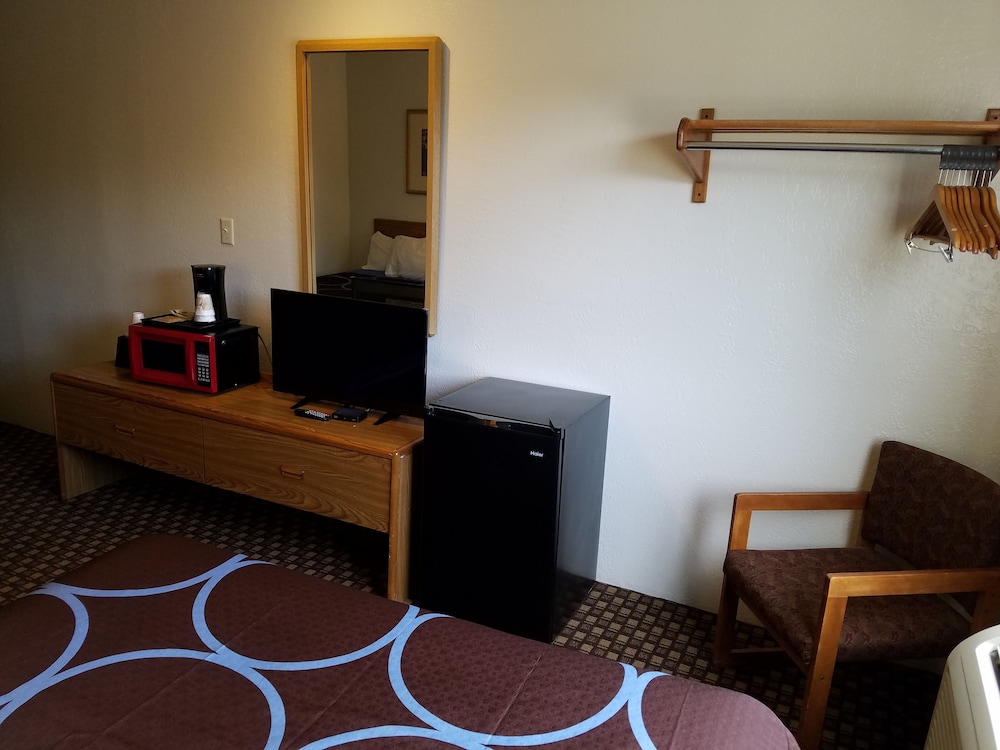 Auburn Inn 24/31