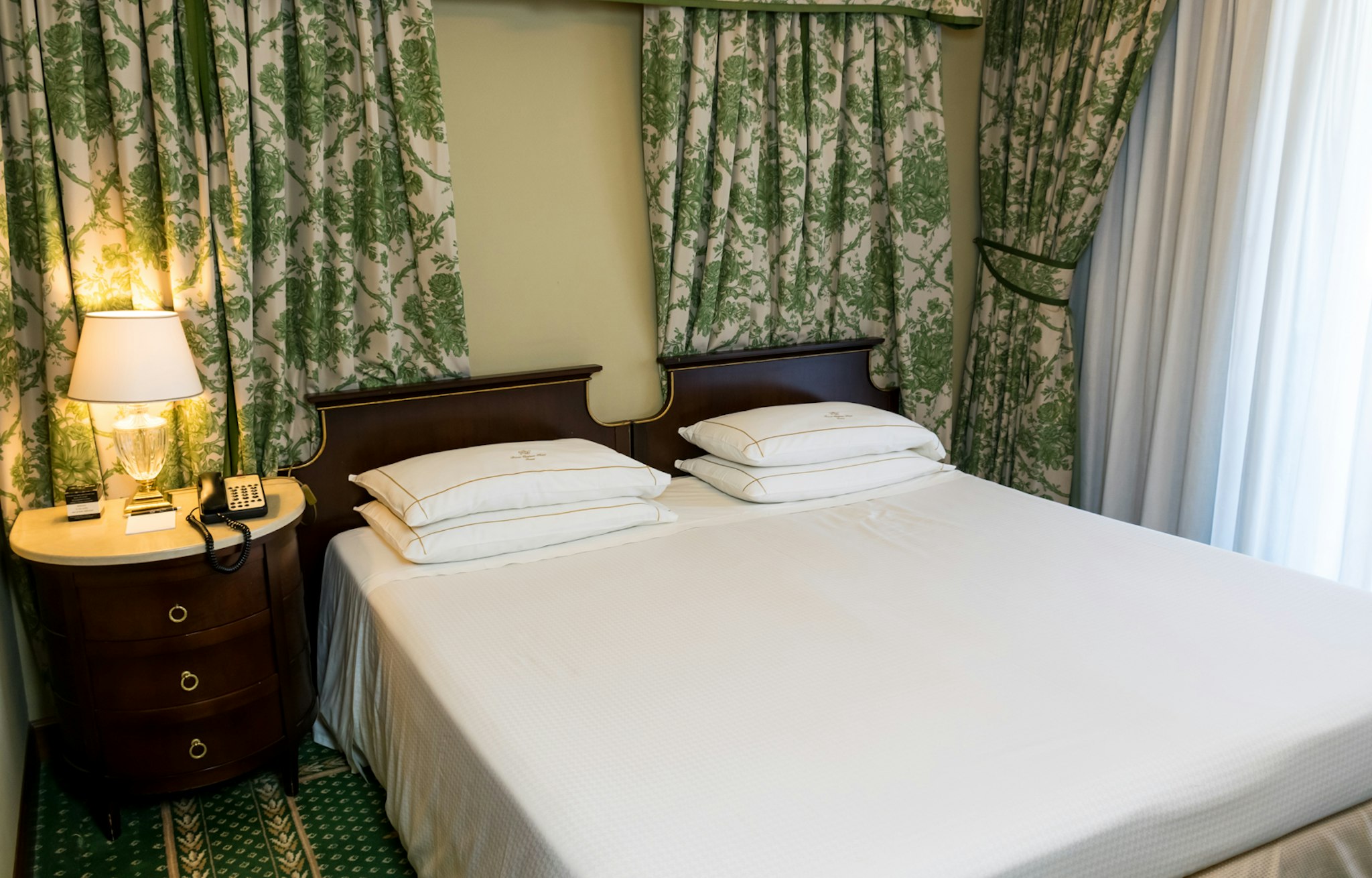 River Chateau Hotel 65/85