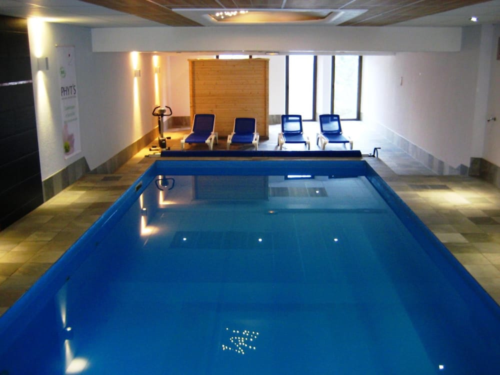 HOTEL AUX TROIS ROSES 29/54