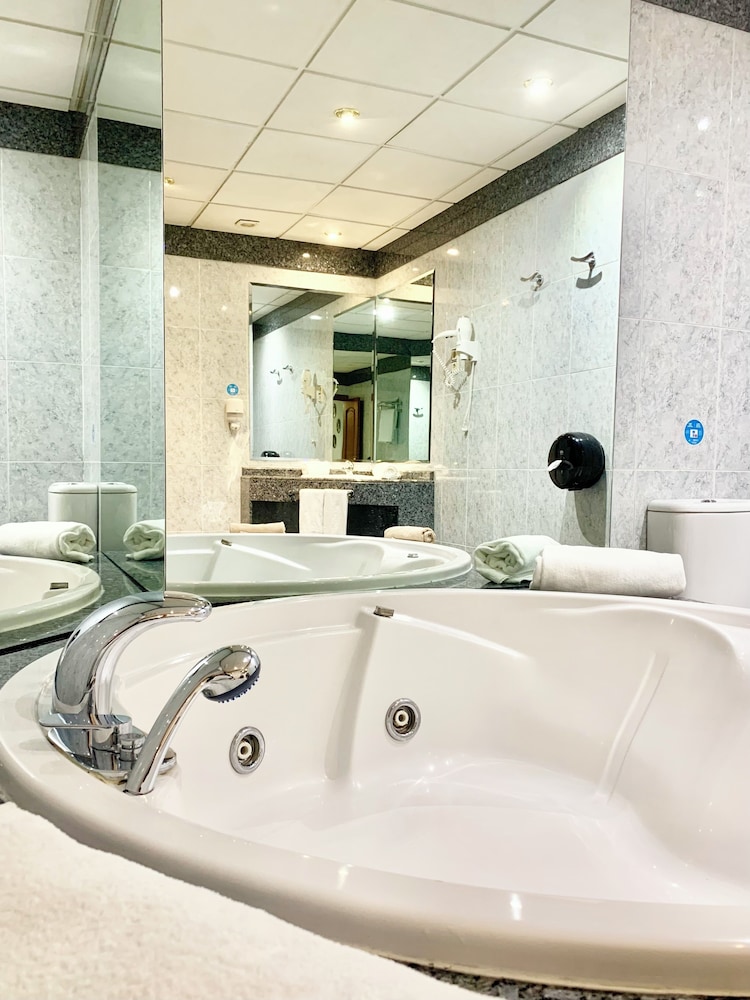 Hotel Humanes 61/65