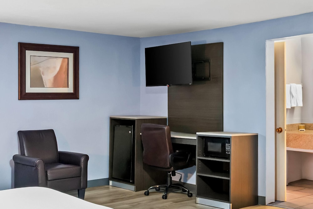 Travelodge by Wyndham Las Vegas NM 23/35