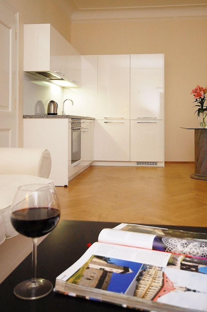 ROYAL ROAD RESIDENCE photo2