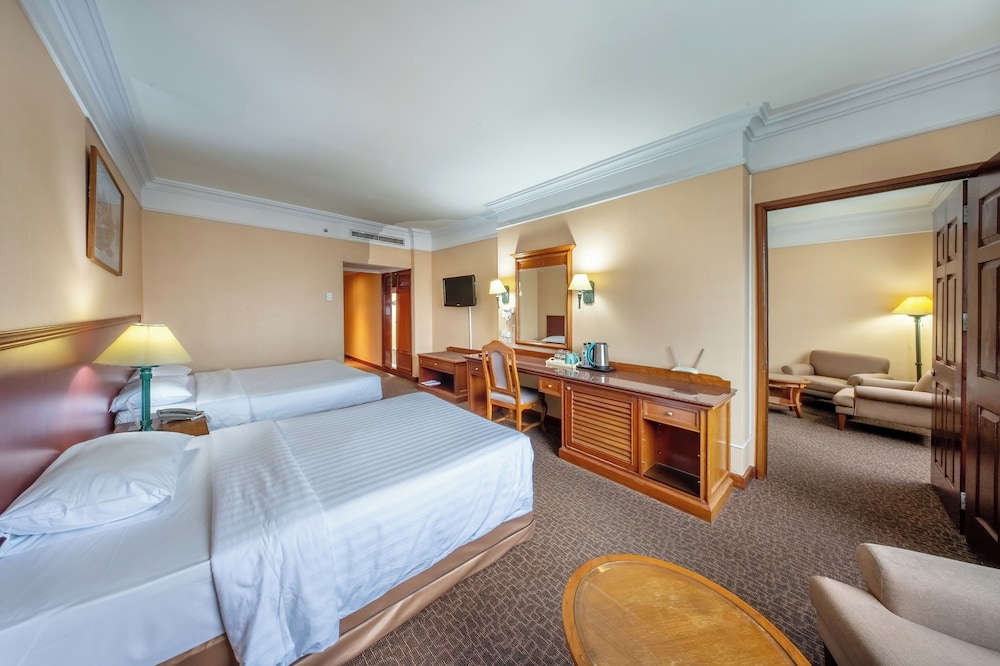 Connecting, Deluxe, 2 Double and Twin Beds