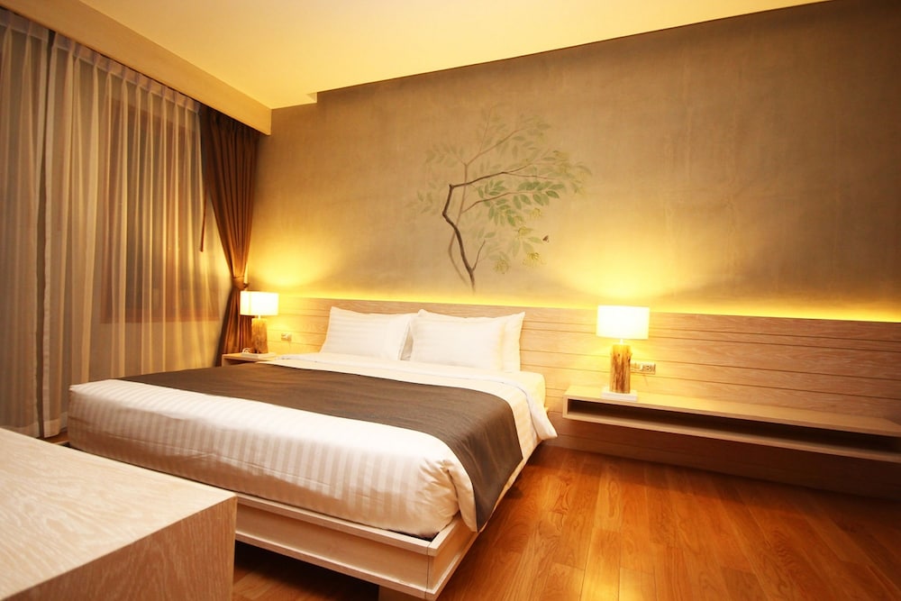 Chu Hotel 17/77