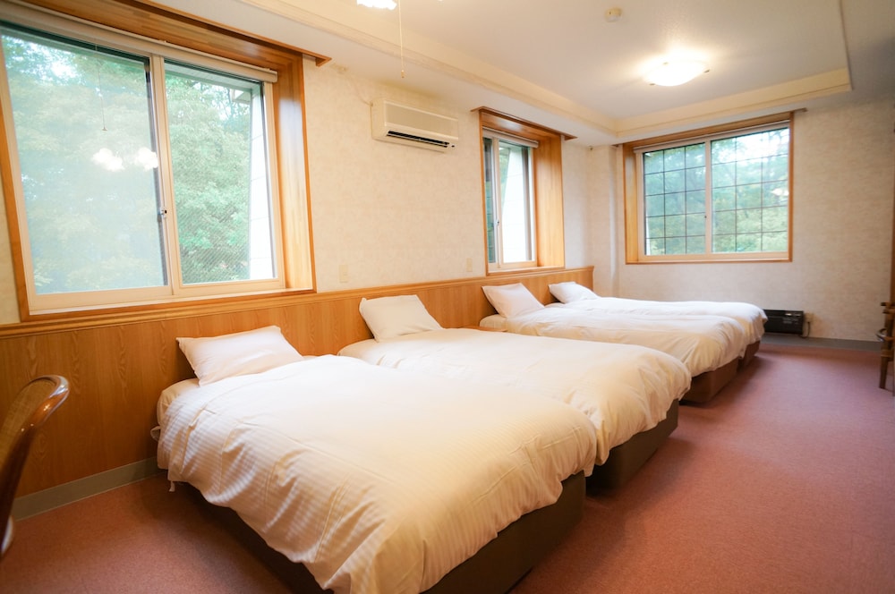 4 BEDROOMS, QUADRUPLE, ANNEX