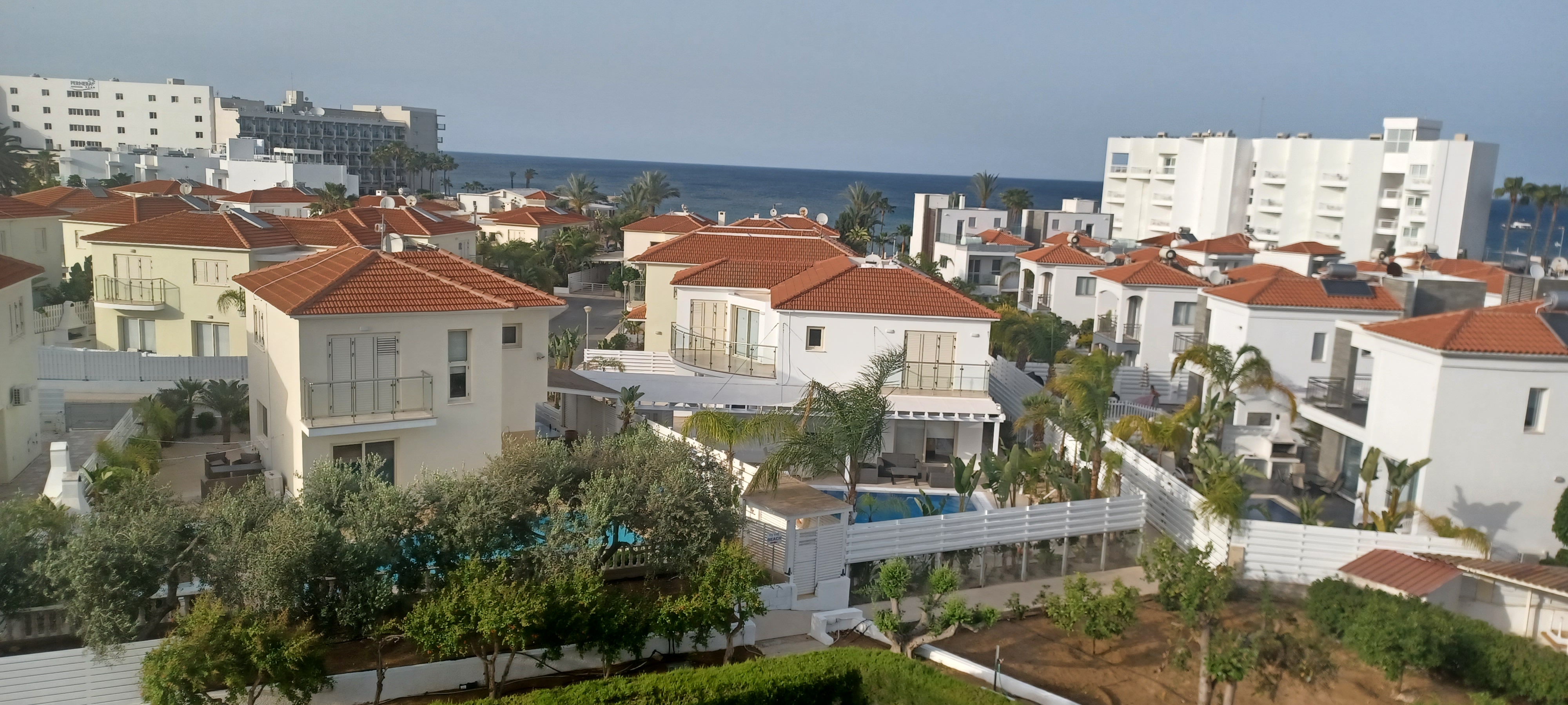 Livas Hotel Apartments 46/50