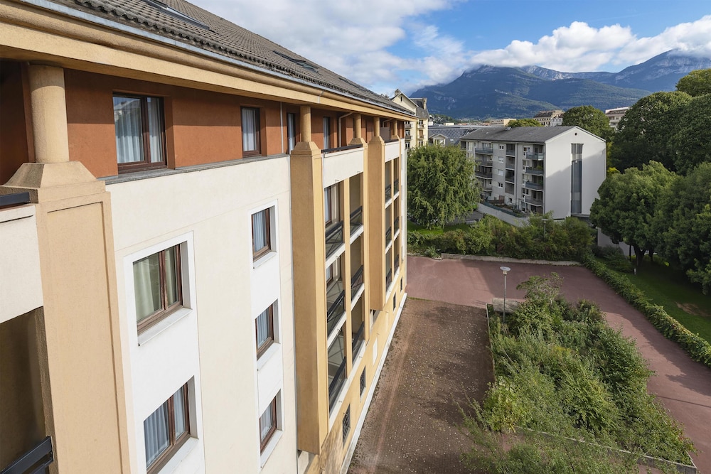 Kyriad Chambery Centre Curial 4/54