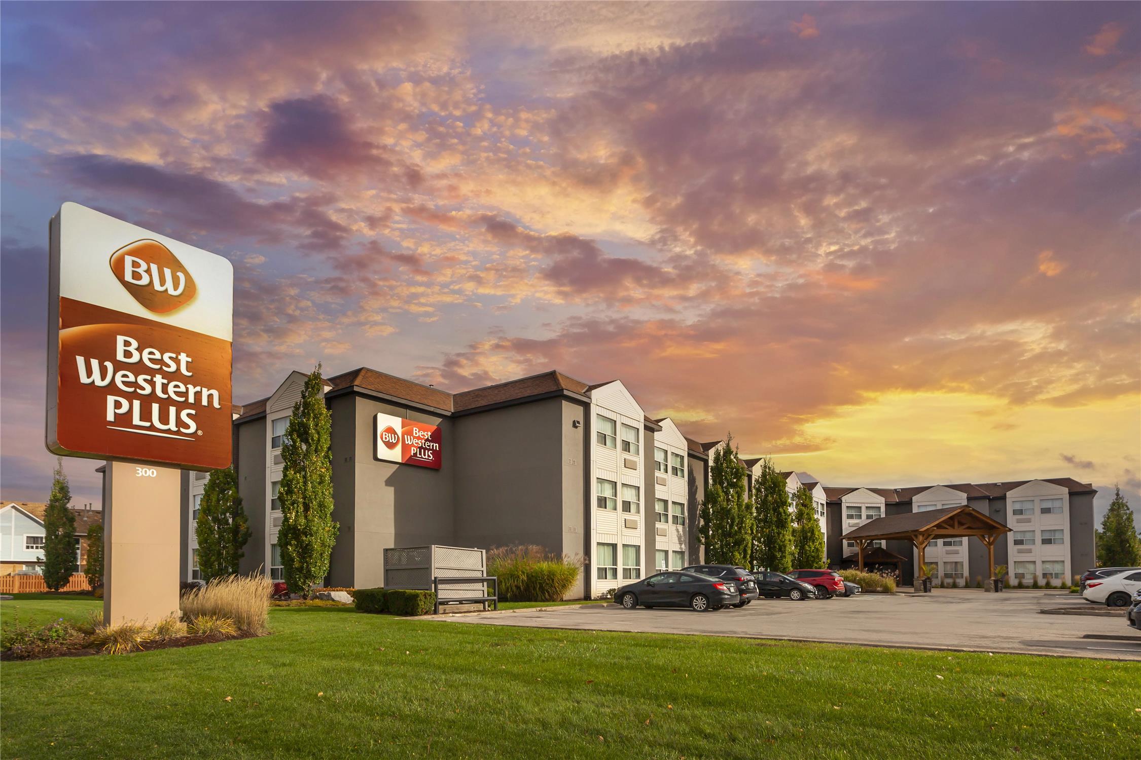 Best Western Plus Rose City Suites 31/35