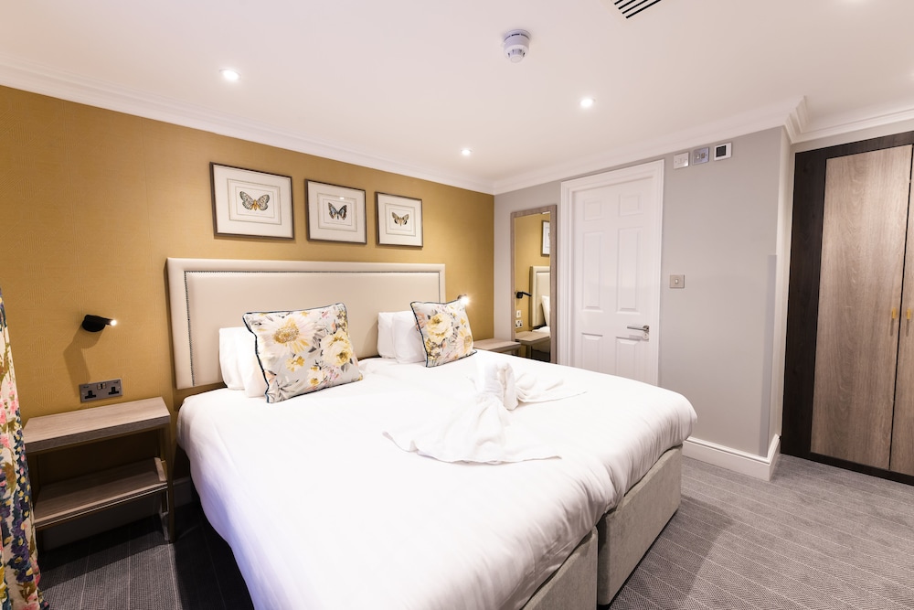 Byron Hotel 28/69
