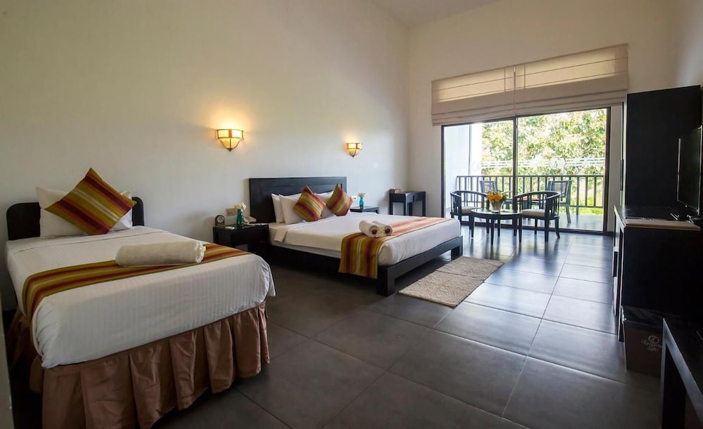 Grand Tamarind Lake Hotel 17/57