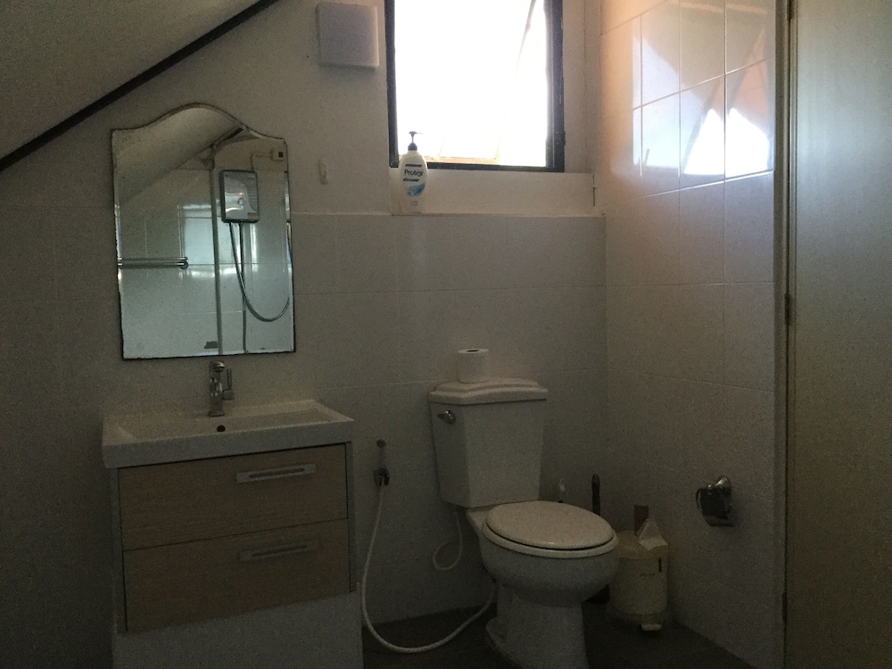 Phuket Gay Home Stay - Caters To Men 40/44