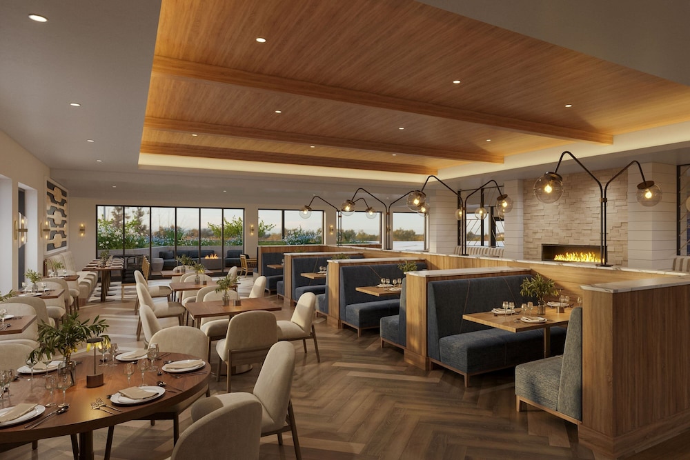 Oshkosh Waterfront Hotel & Conference Center 43/58