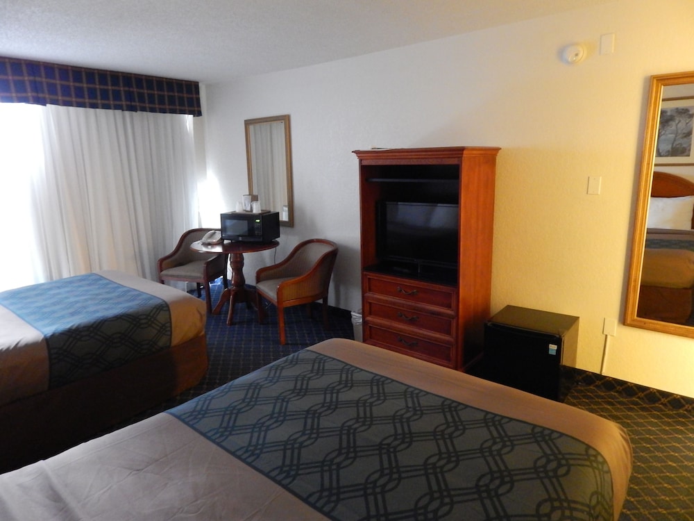 North Miami Beach Gardens Inn & Suites 21/42
