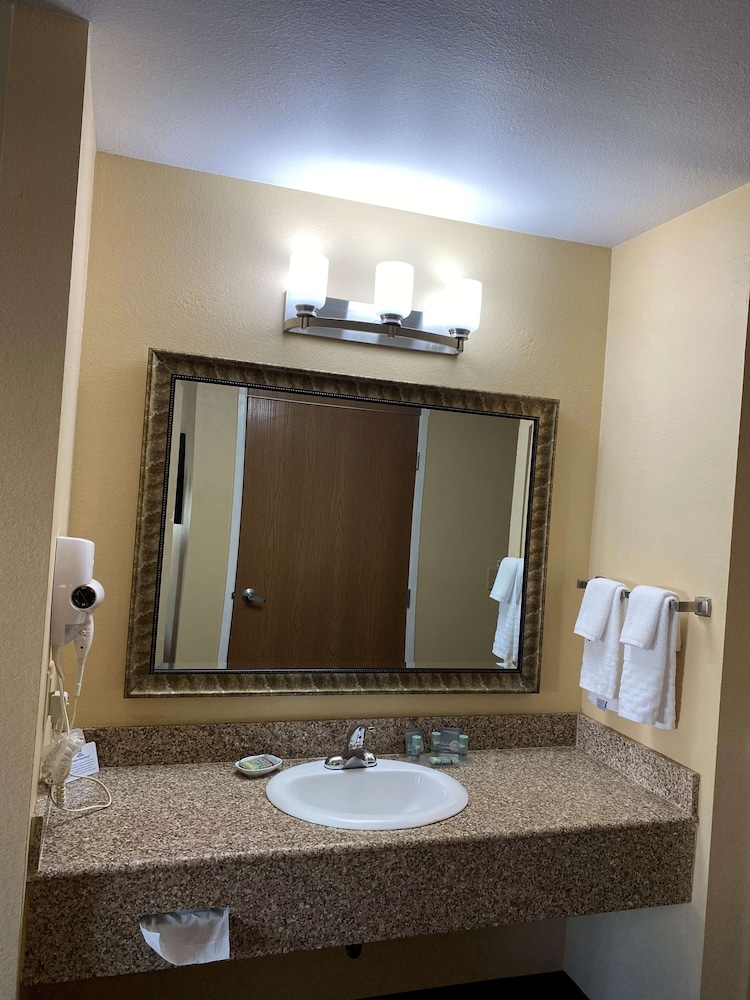 Best Western Manhattan Inn 18/32